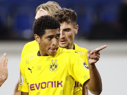 他仍然每天 他仍然每天