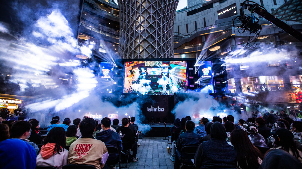 她常常被媒 她常常被媒